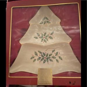 Lenox Christmas tree candy/appetizer or dessert dish. Perfect for Christmas🎄